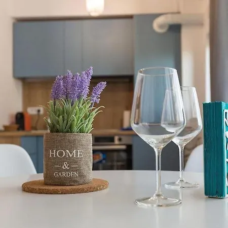 Take A Break By Sunny Lake Studio Apartment